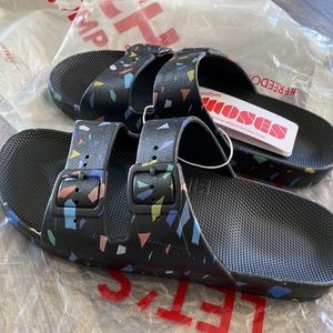 Freedom Moses NWT black terrazzo 6/7 sandal slides